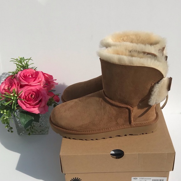 UGG Classic Double Bow Mini Boots - Picture 3 of 8